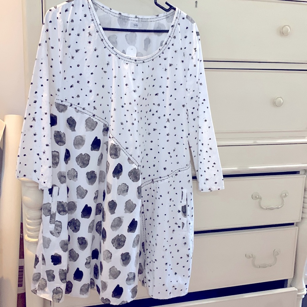 TULIP SIZE XL SWING TOP WITH POCKETS NWT